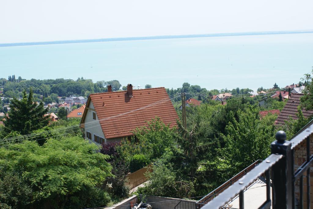 فندق Balatonalmádiفي  Sargarigo Apartman Haz المظهر الخارجي الصورة