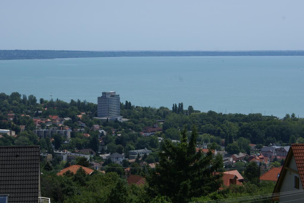 فندق Balatonalmádiفي  Sargarigo Apartman Haz المظهر الخارجي الصورة