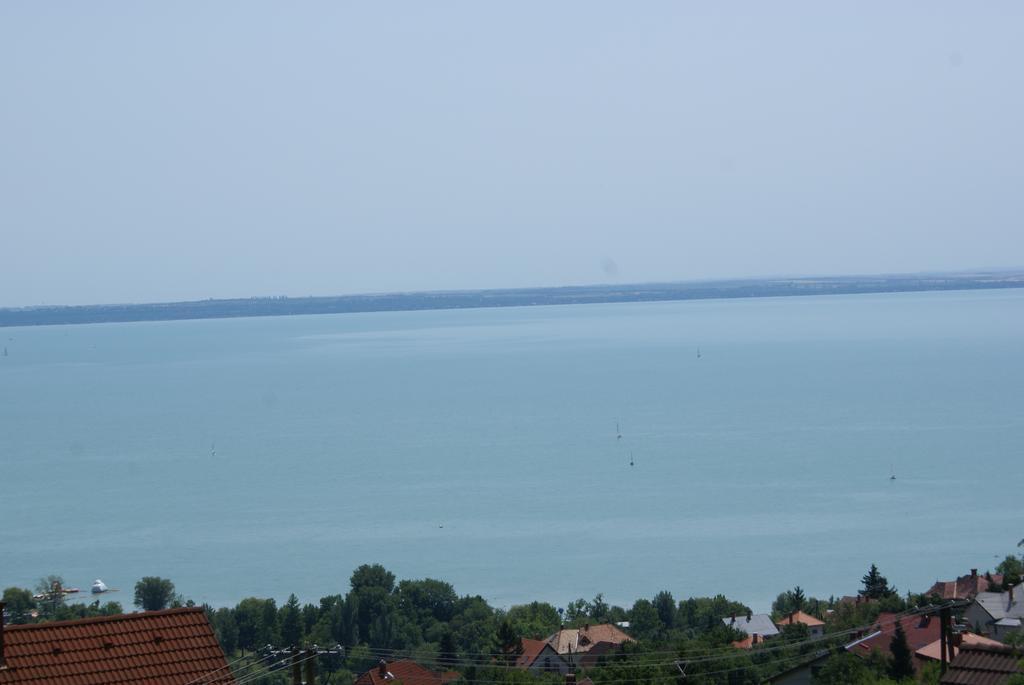 فندق Balatonalmádiفي  Sargarigo Apartman Haz المظهر الخارجي الصورة